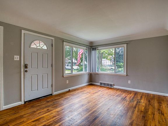 3rd image of 2089 Michigan Blvd
