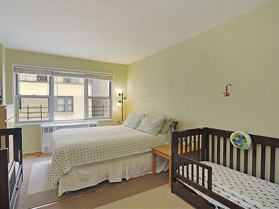 4th image of 311 E 71st St APT 9A