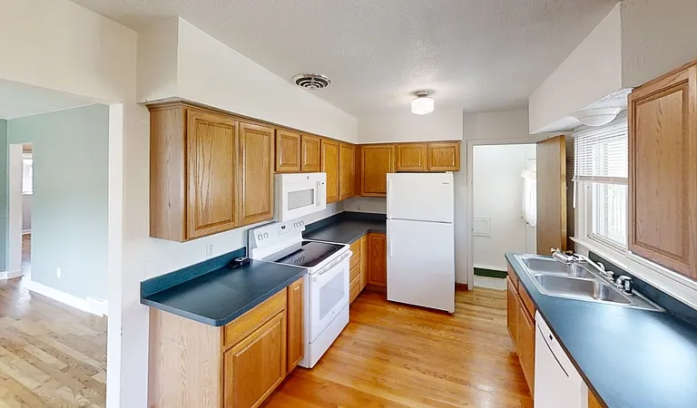 372 Highland Dr — Photo 6