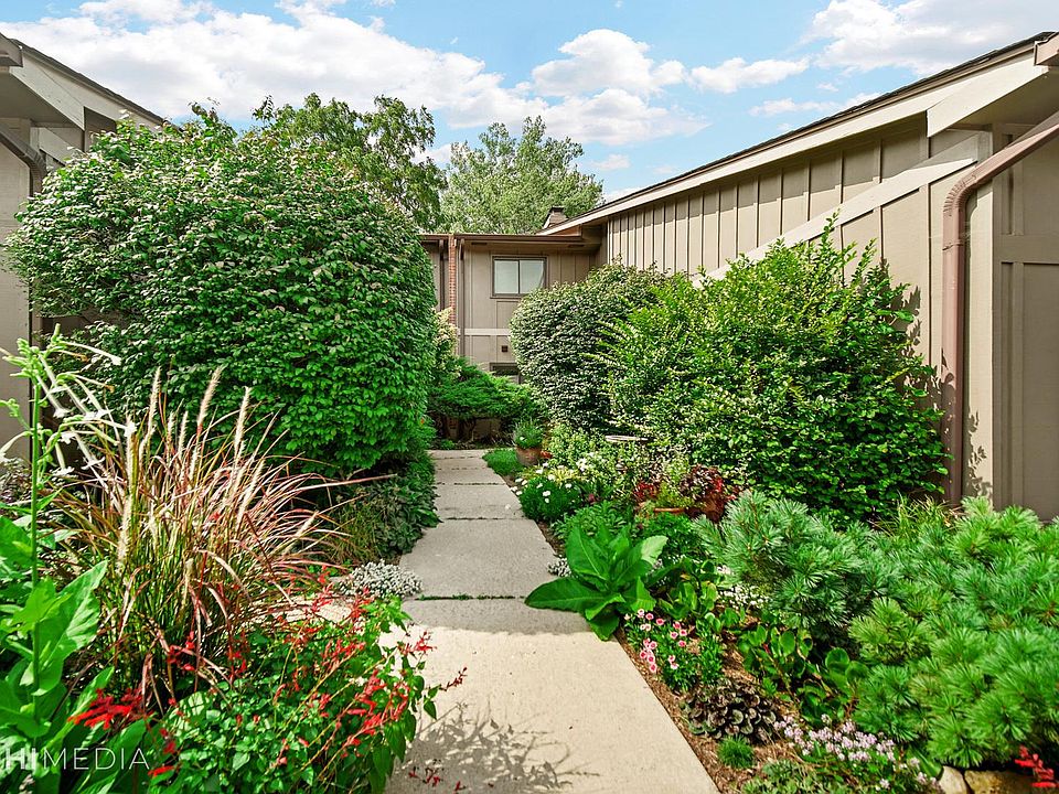 1st image of 2S414 Emerald Green Dr Unit C