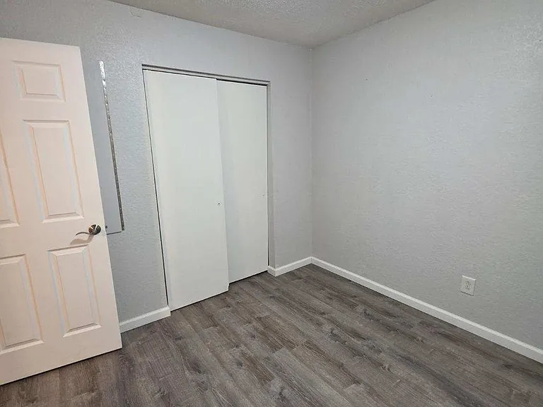 1017 Mariner Cir #517 — Photo 5