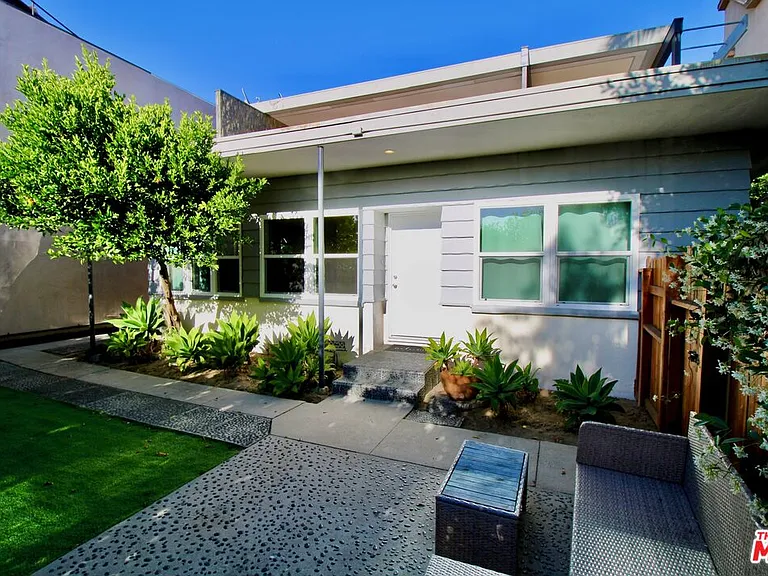 4336 Laurel Canyon Blvd — Photo 1