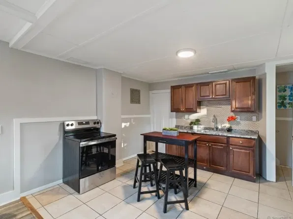 2 N 3rd Ave #1, Taftville, CT 06380