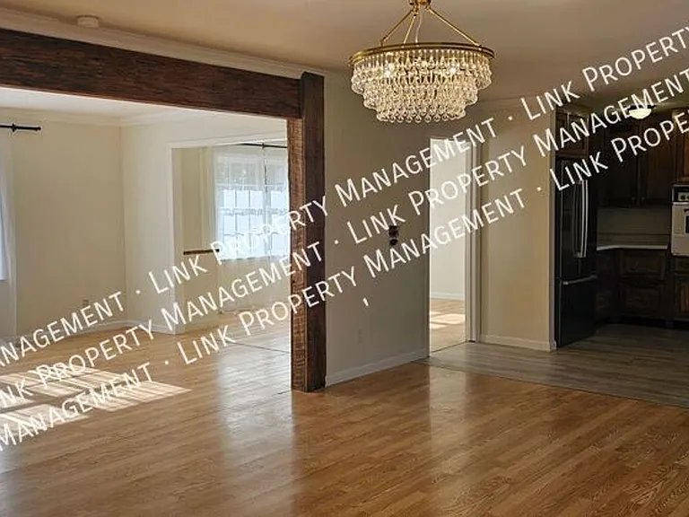 9328 Berkshire Cir — Photo 33