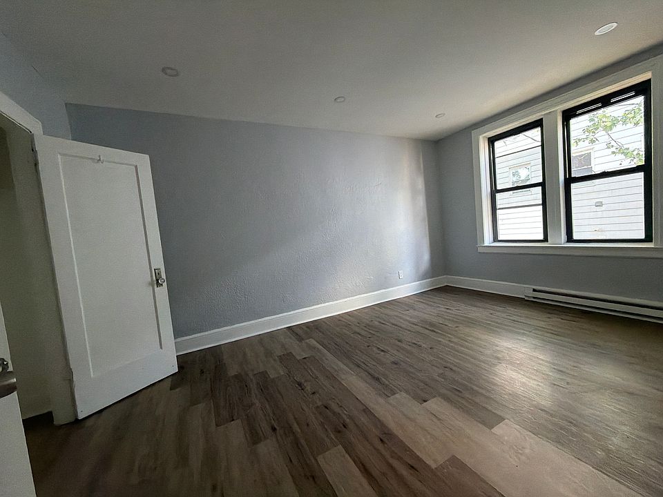 1st image of 408 Leslie St #8A