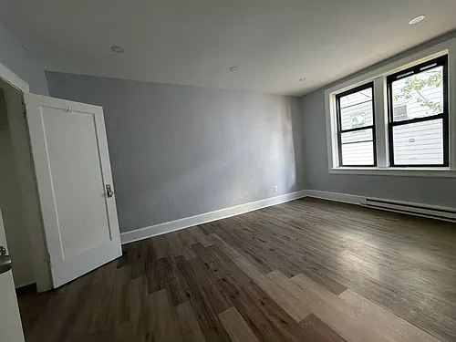 408 Leslie St Photo 1
