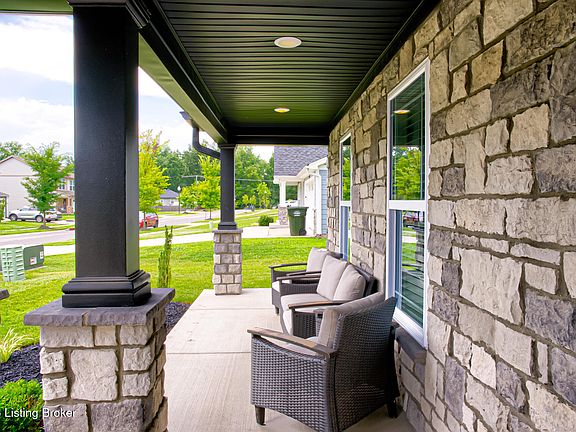 4th image of 9011 Manslick Commons Dr