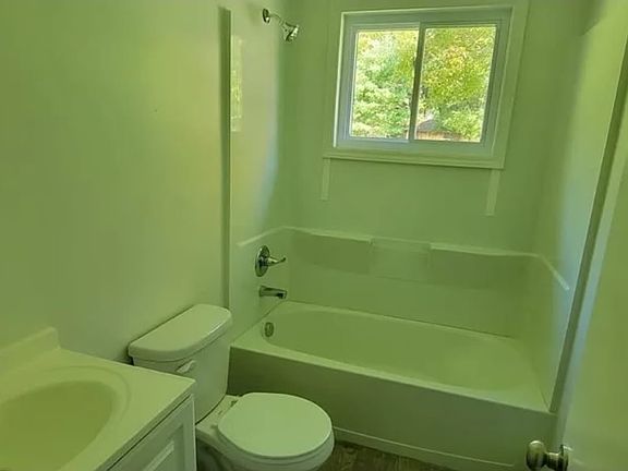2nd image of 54 Eldred Yulan Rd APT 4