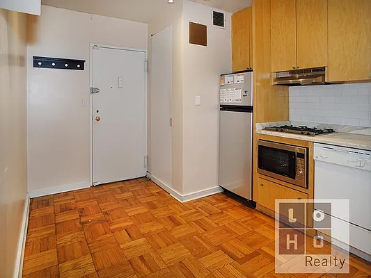 Rented by LoHo Realty | media 2
