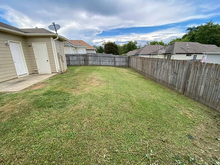523 Walker Rd — Photo 22