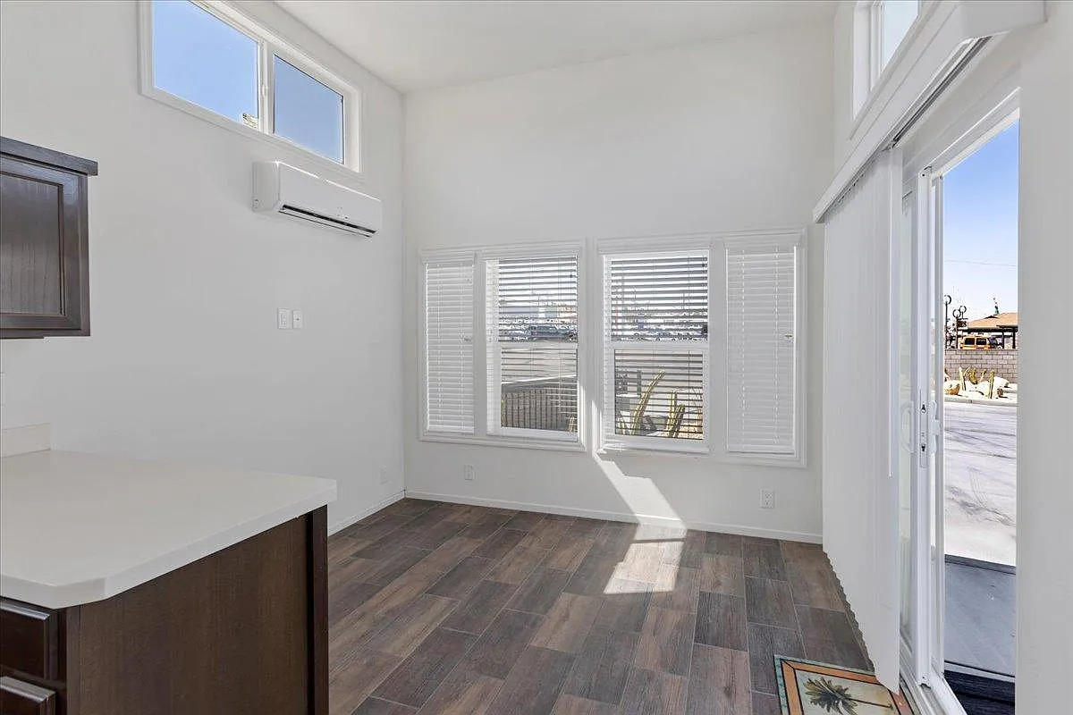 971 W Main St — Photo 2