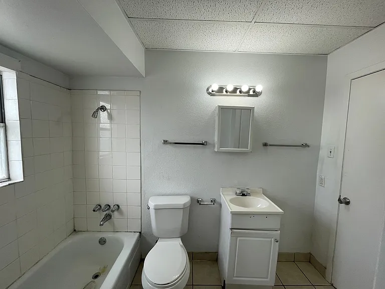 102 S Commonsway Dr #C — Photo 8