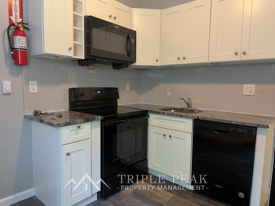 201 Greenway Ave #3