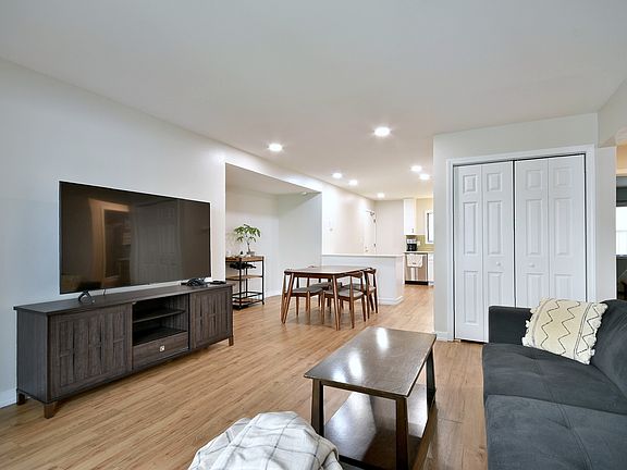 2nd image of 2147 N Harlem Ave Front 116