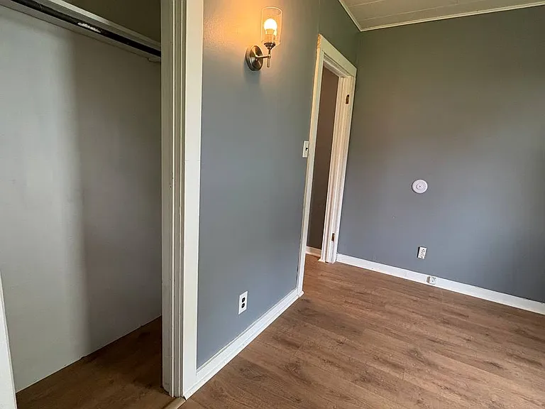 814 9th St SE — Photo 13
