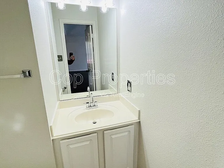 22622 Madison Park — Photo 24