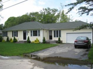 28 Montgomery St, Tiverton, RI 02878