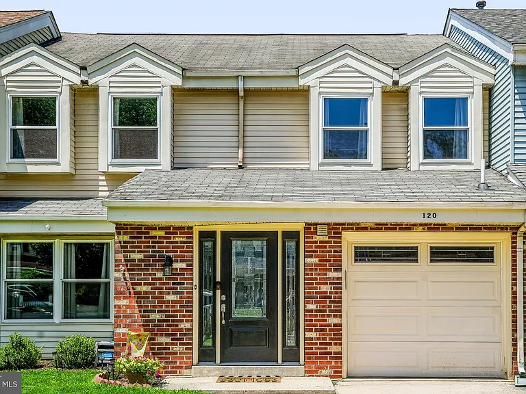 120 Calderwood Ln — Photo 3