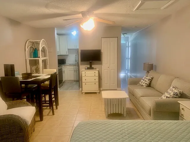 301 B Lullwater Dr - 301 — Photo 2