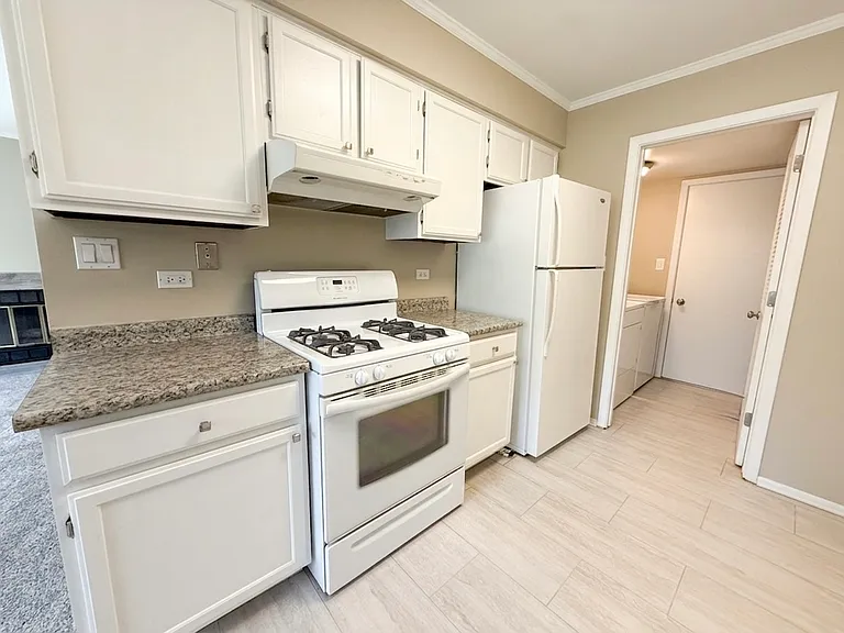 1344 Barclay Ln #1344 — Photo 3