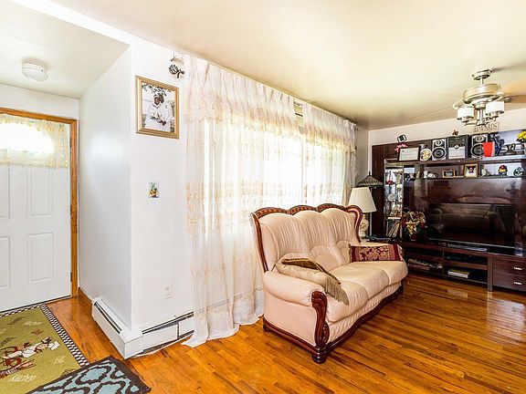 5th image of 13104 Farmers Blvd