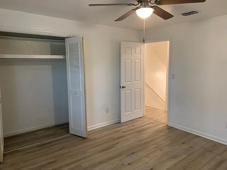 2307 SW 32nd Pl — Photo 5