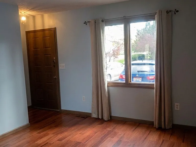 1541 Park Place Dr — Photo 2