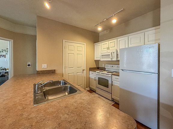 5th image of 1901 N Lincoln Ave APT 104