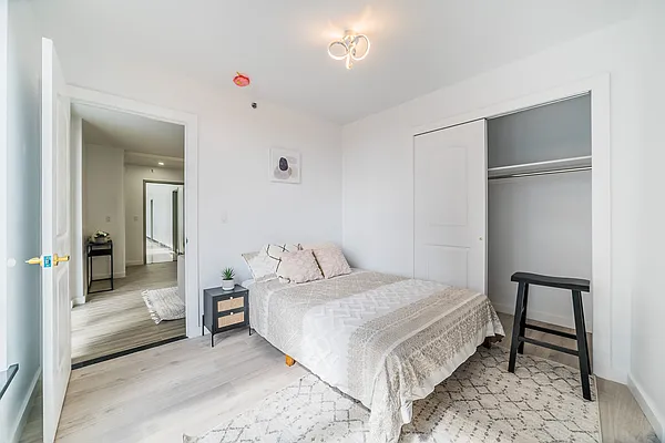 Sold by E Realty International Corp | media 10