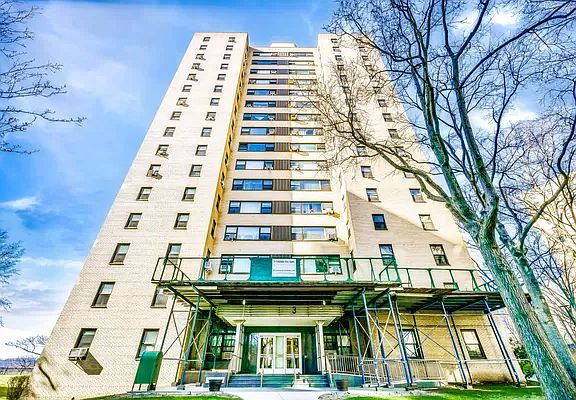 2nd image of 3 Fordham Hill Oval APT 8G