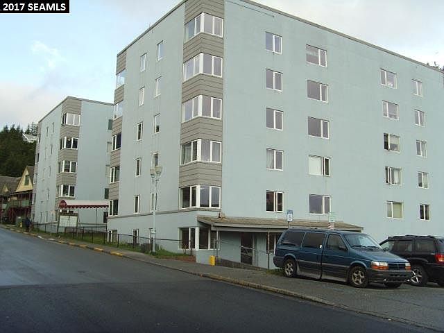 2nd image of 320 Bawden St