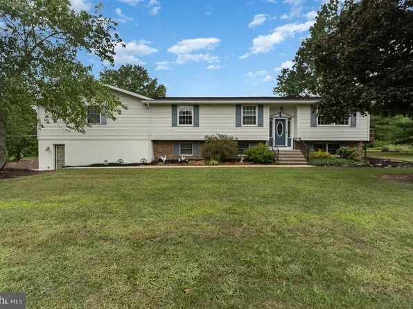 2011 Longs Gap Rd, Carlisle, PA 17013