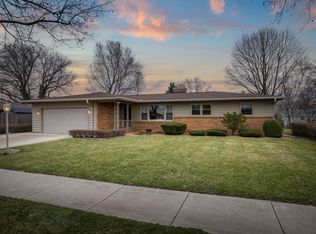 37 S Lexington Dr, Janesville, WI 53545
