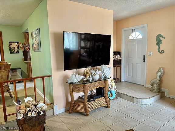 3rd image of 7208 Saint Anns Ct