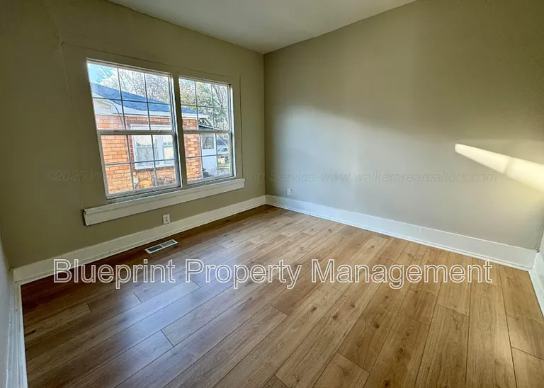 1532 Bay Ave SW — Photo 4