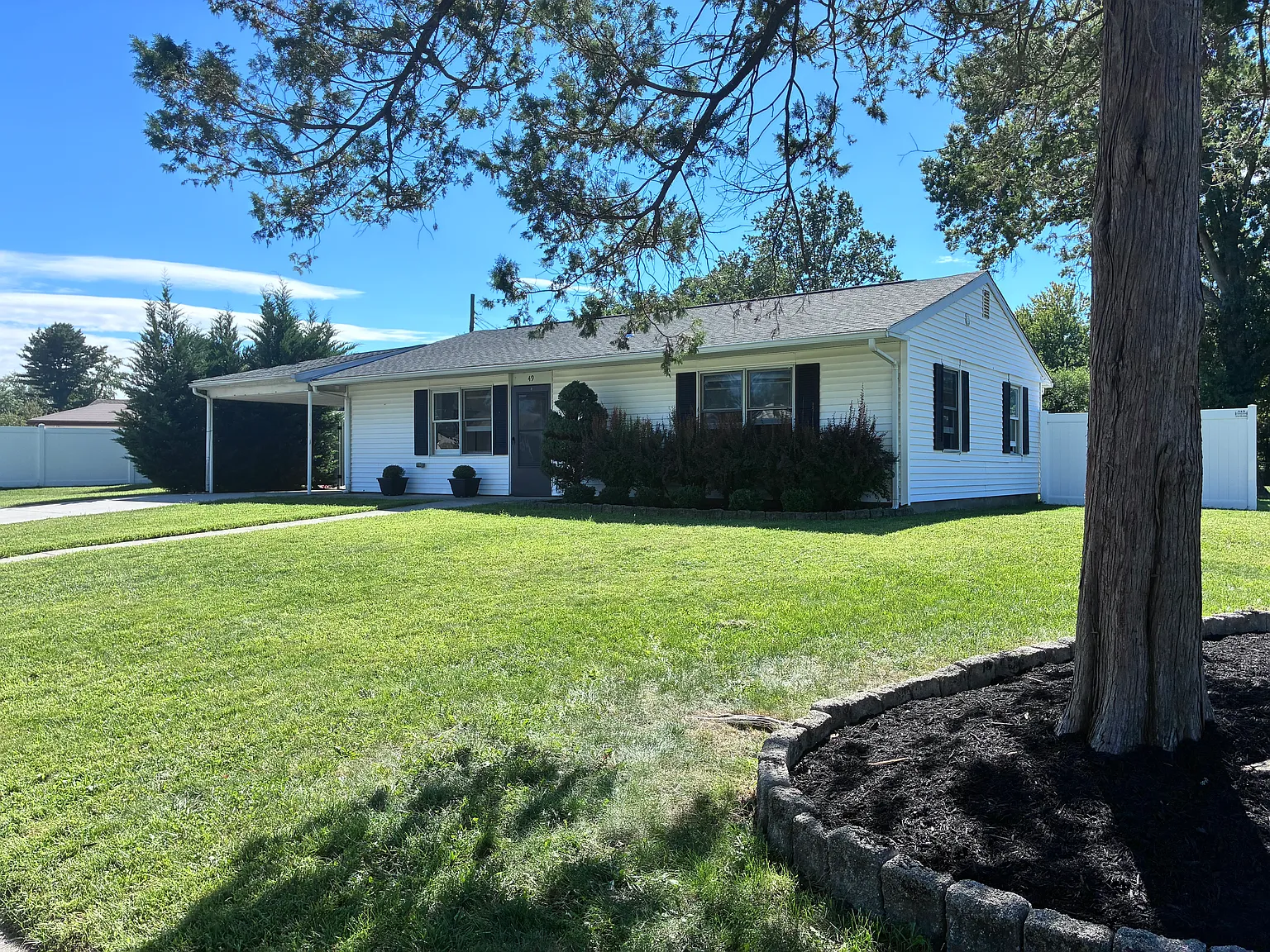 3 bed, 1000 sqft, $2,800 — Photo 1