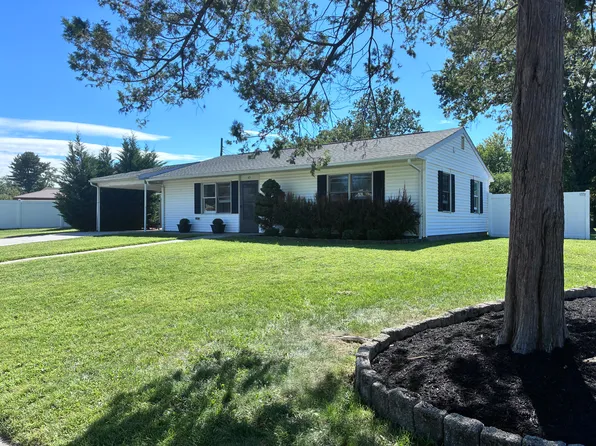 49 Openwood Ln, Levittown, PA 19055