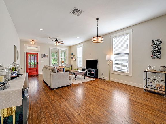 4th image of 1106 Dawson St