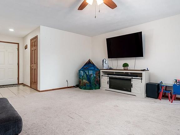 4th image of 15543 Bryden Dr