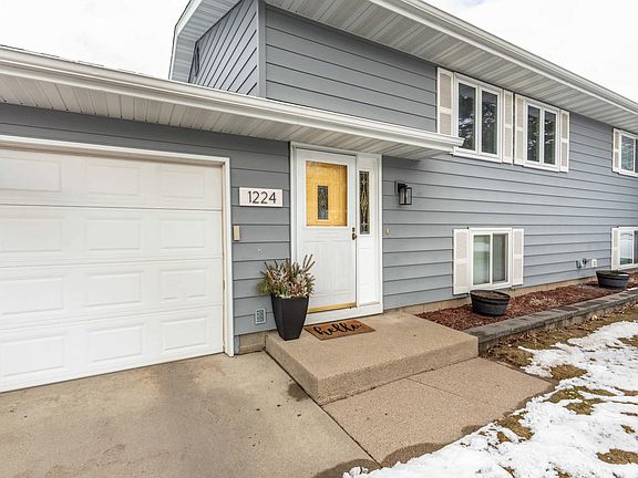 3rd image of 1224 Lenore Way