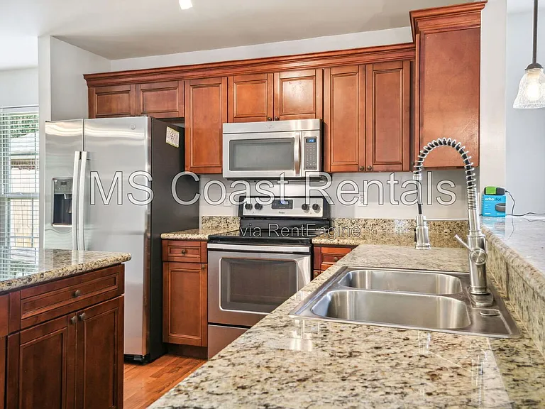 11523 Caroline Ct — Photo 10
