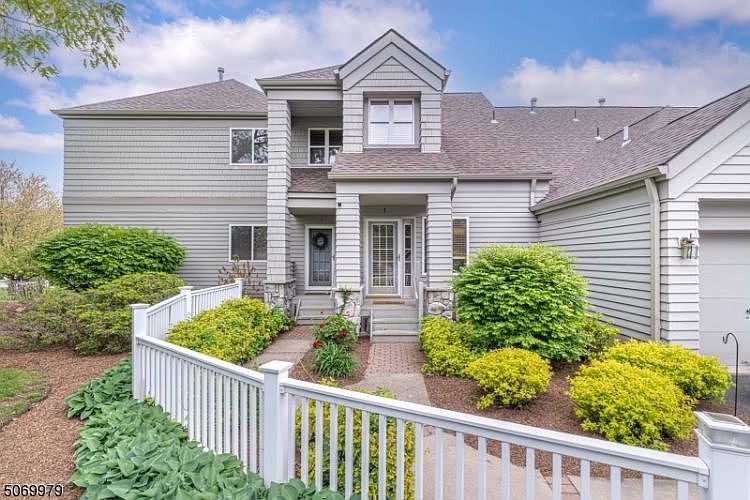 1st image of 3 Windsor Ct #3