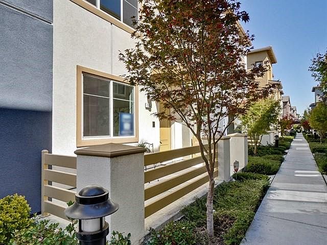 1st image of 1052 Doheny Ter #45