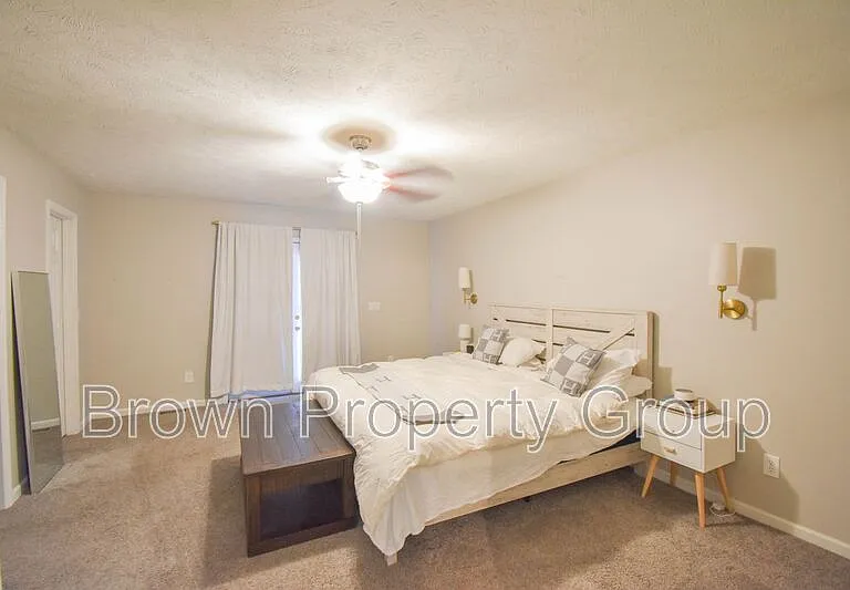 1651 Greenock Ave — Photo 15
