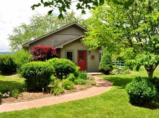 100 Meadowlark Ln, Hillsboro, WV 24946