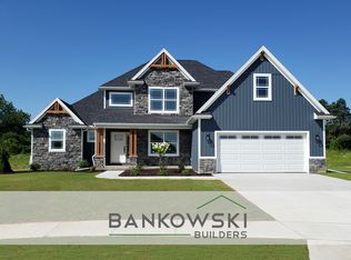 9285 Village Meadows Dr, Temperance, MI 48182