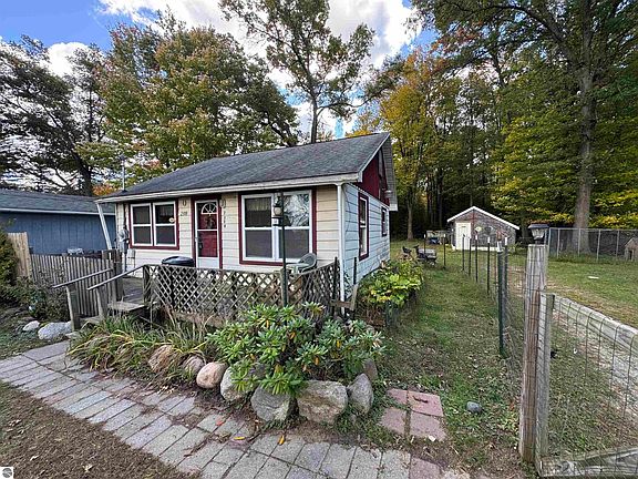 3rd image of 2308 E Ridge Rd