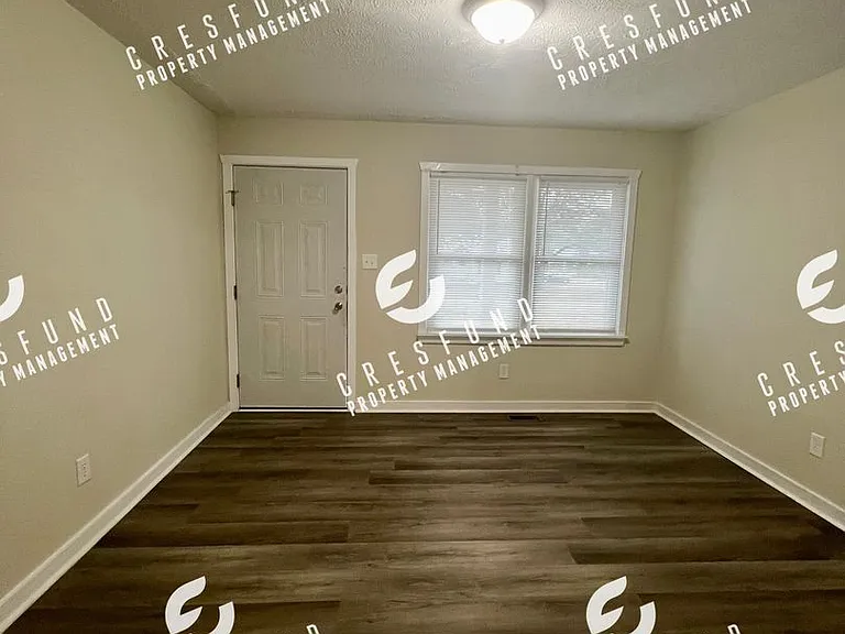 Spacious 1 BR 1 Bath Bottom Unit - Ready for Move In Today! — Photo 4