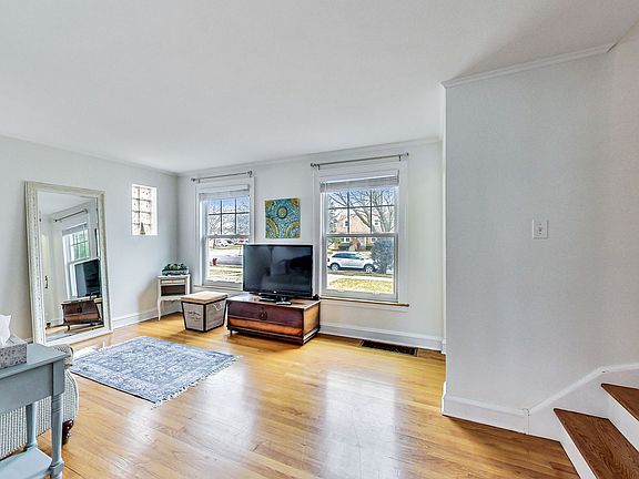 5th image of 6346 N Oketo Ave