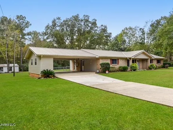 4404 Grass Ridge Rd, Moss Point, MS 39562